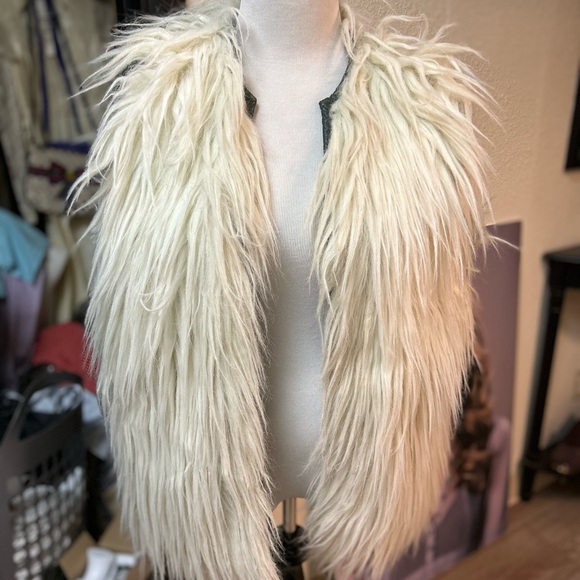 Donna Mizar Knit Sweater or Vest with Reversible Fur Lining - Removable Sleeves! - Picture 12 of 12
